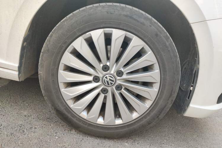 Used Volkswagen Lavida 2019 280TSI DSG Comfort Edition China VI standard Right Front Wheel Hub