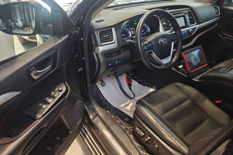 Used Toyota Highlander 2018 2.0T Two-Wheel Drive Luxury Edition 7 Seats China VI Standard
