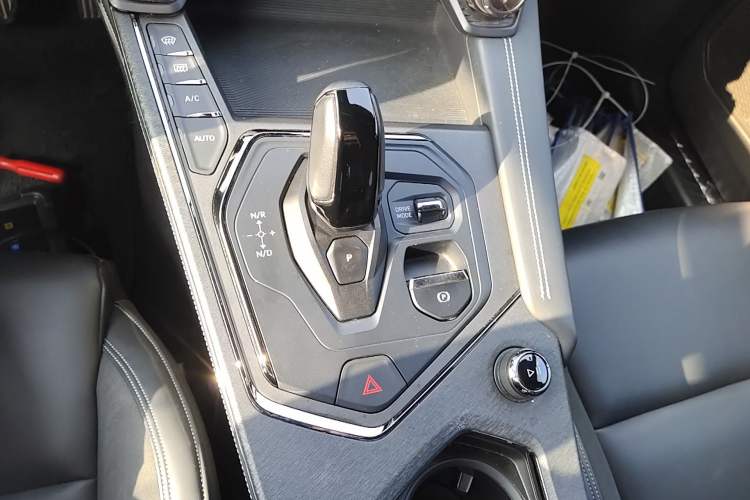 Used Lynk & Co 01 2023 1.5TD EM-F AM Gear Lever