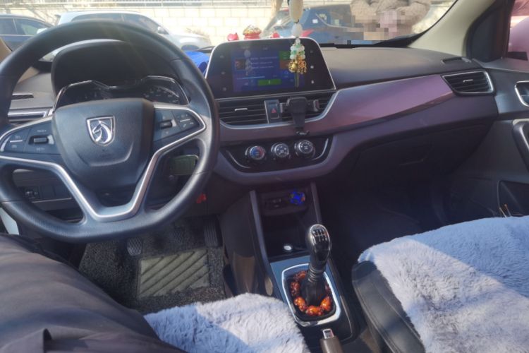 Used Baojun 310W 2017 1.5L Manual Fashion Model China V