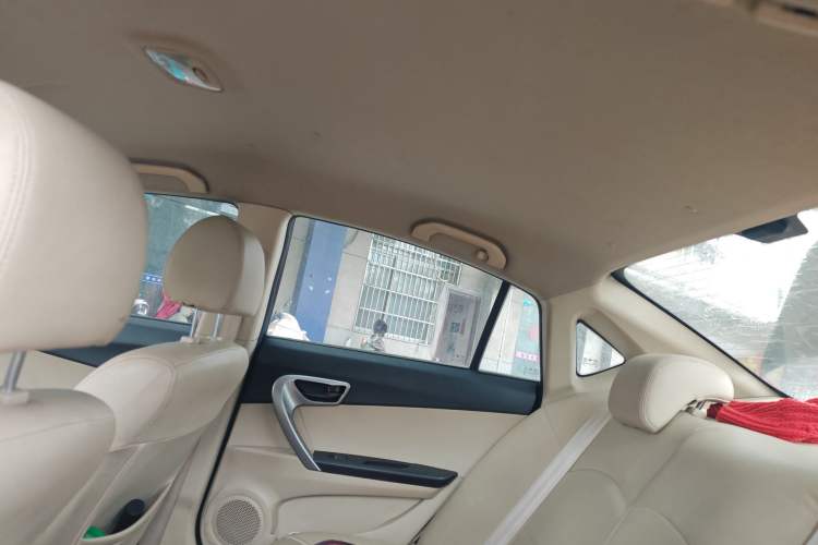 Used Soueast V5 Lingzhi 2015 1.5L Manual Comfort Model Headliner