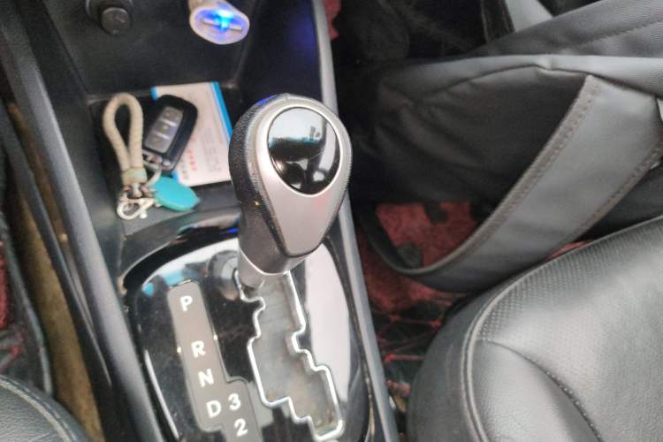 Used Kia K2 2012 Sedan 1.6L Automatic Transmission Premium Commemorative Edition Gear Lever