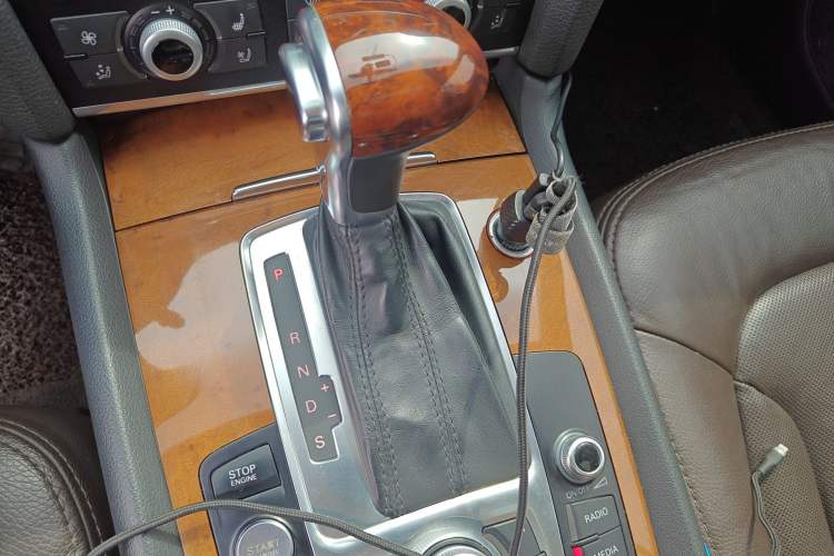 Used Audi Q7 2014 35 TFSI Off-road Model Gear Lever