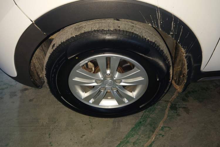 Used Kia Sportage R 2015 2.0L Manual Two-Wheel Drive GL Model Left Front Wheel Hub