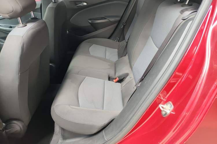 Used Chevrolet Cruze 2017 1.5L Automatic Pioneer Sunroof Edition
