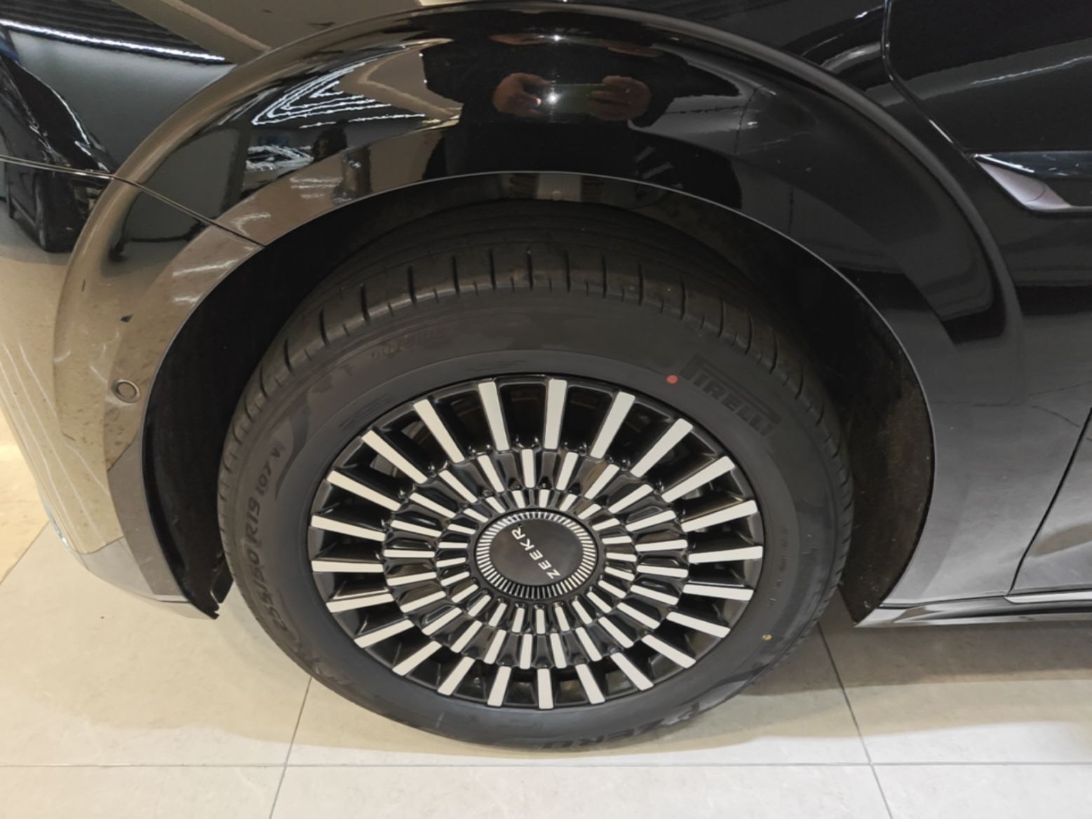 Zeekr 009 2024 7-Seater Walk-Through Version Four-Wheel Drive 108 kWh — снимка 10