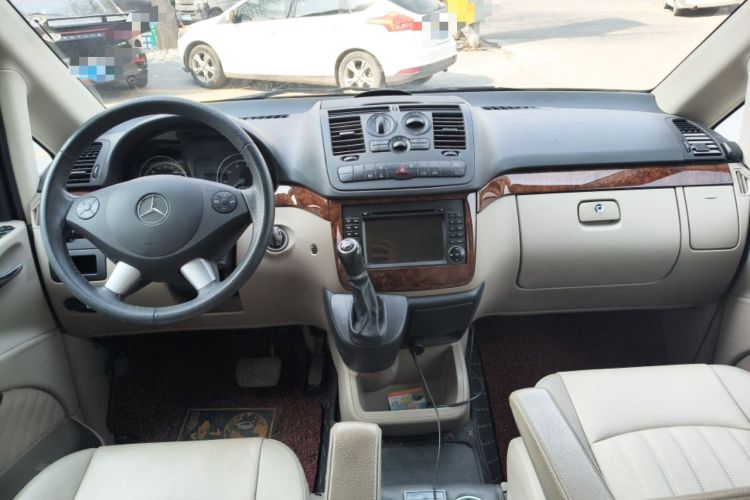 Used Mercedes-Benz Viano 2013 3.0L Comfort Edition Center Console