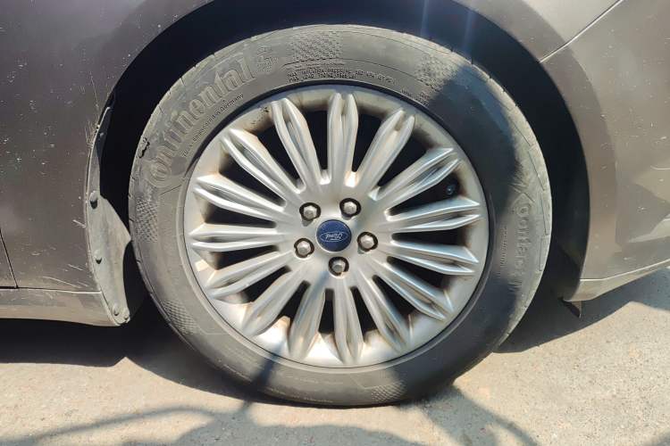 Used Ford Mondeo 2013 2.0L GTDi 200 Luxury Model Right Front Wheel Hub