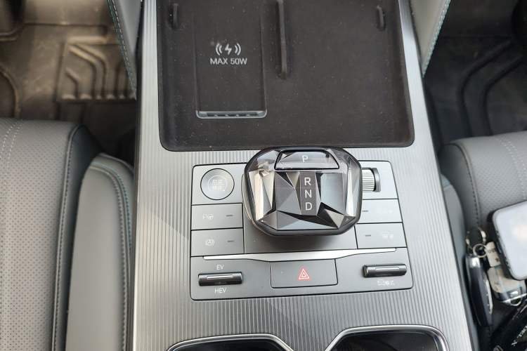 Used BYD Song L DM-i 2024 160 km Excellence Version Gear Lever