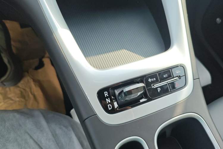 Used Geely Galaxy Geome 2026 Model 410km Carefree Edition Gear Lever