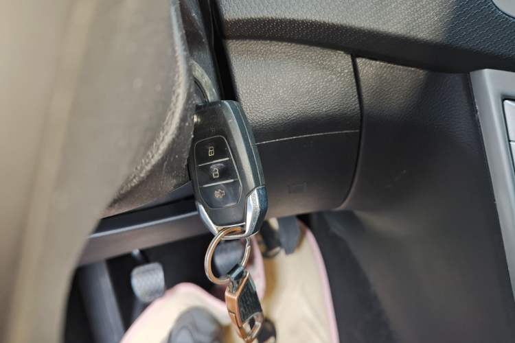 Used SAIC MAXUS T60 2017 2.4L Gasoline Manual Two-Wheel Drive High-Ride Elite Standard Van