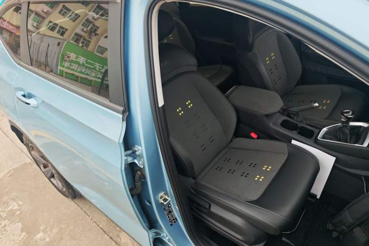 Used Baojun RM-5 2019 1.5T Manual Elite Version with 24-Hour Online Service 6 Seats
