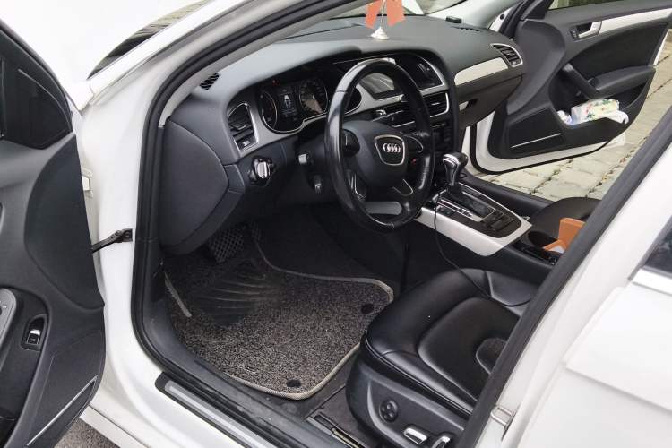 Used Audi A4L 2016 30 TFSI Collector's Edition Automatic Comfort Model
