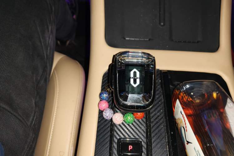 Used Hima AITO M7 2022 1.5T Four-Wheel Drive Luxury Edition Gear Lever