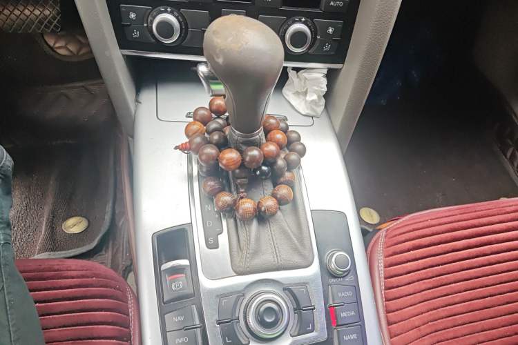 Used Audi A6L 2011 2.0 TFSI Automatic Standard Edition Gear Lever