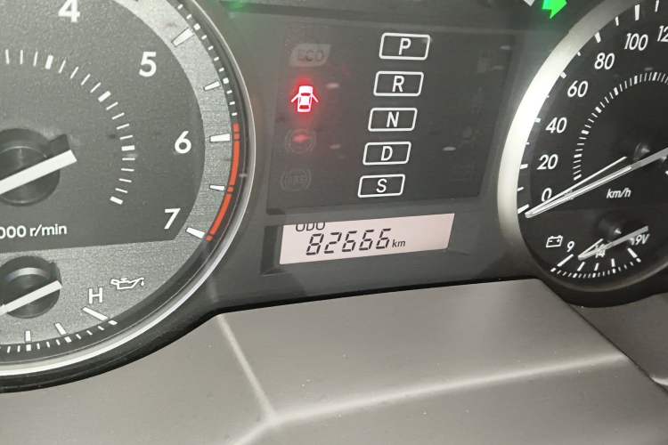 Used Toyota Land Cruiser 2015 4.6L V8 Middle East Limited Edition Odometer Close Up