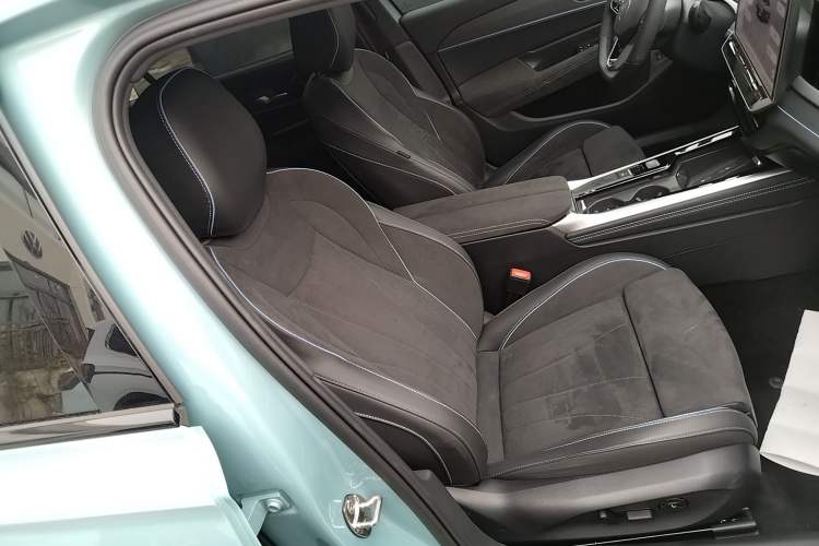 Used Volkswagen Passat 2025 Pro 380TSI Starry Dragon Luxury Edition