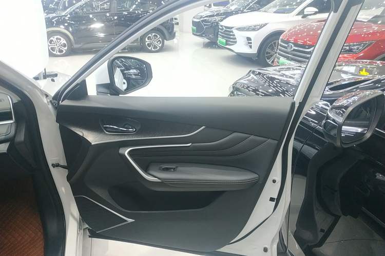 Used Venucia V 2021 260T Idol Edition
