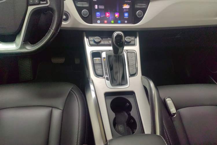 Used Geely Auto Emgrand X7 Sport 2018 1.8TD Automatic Two-Wheel Drive Smart Connect 4G Internet Edition
