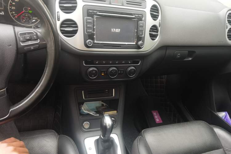 Used Volkswagen Tiguan 2015 1.8TSI Automatic Two-Wheel Drive Luxury Model Audio And AC Panel