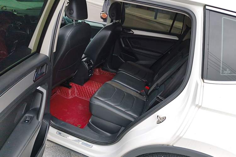 Used Volkswagen Tiguan L 2019 Revised 330TSI Automatic Two-Wheel Drive Smart & Luxury Edition China VI Standard Left Rear Seat