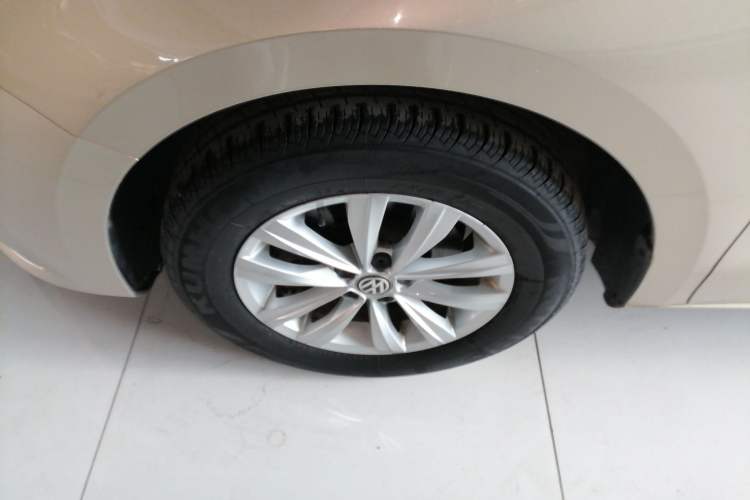 Used Volkswagen Bora 2016 1.6L Automatic Fashion Model Left Front Wheel Hub