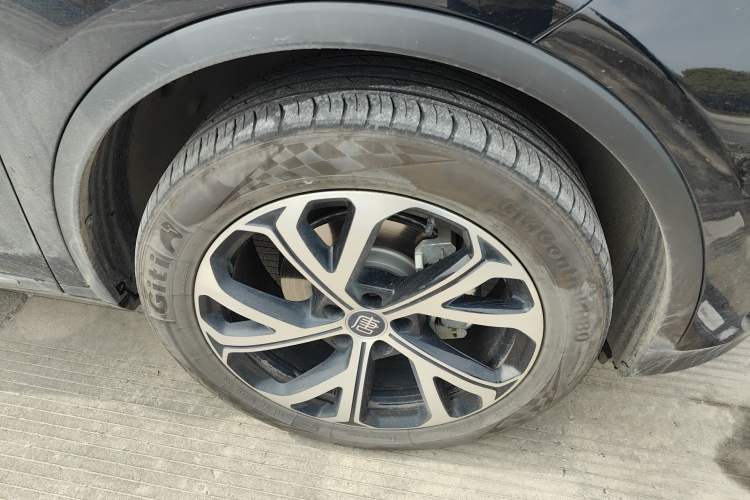 Used BYD Tang New Energy 2024 DM-i Glory Edition 112KM Prestige Model Right Front Wheel Hub