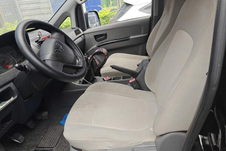 Used Wuling Zhengcheng 2015 1.8L Comfort Model LJ479QE2 Left Front Seat