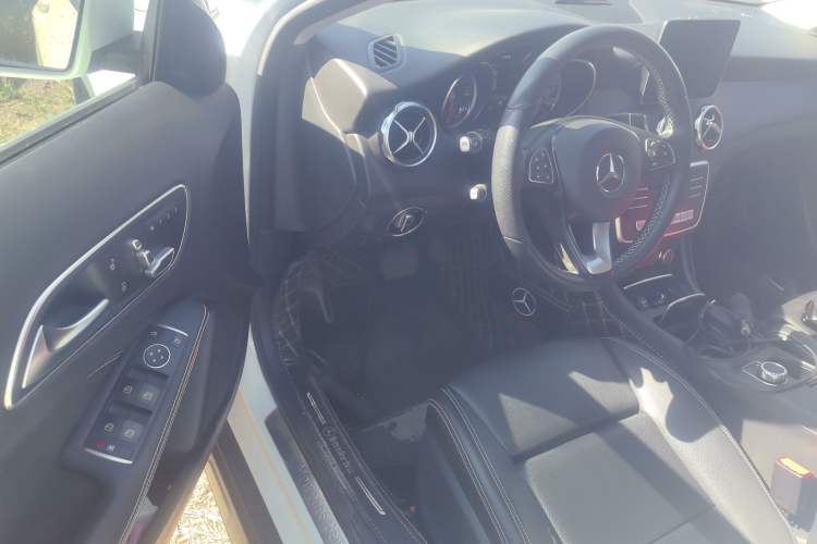 Used Mercedes-Benz GLA 2018 GLA 200 Sport Edition Driver Seat