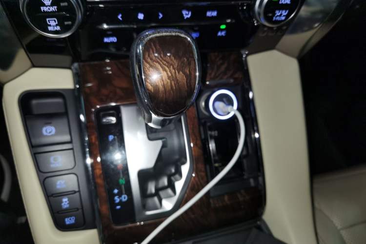 Used Toyota Alphard 2020 Dual-Engine 2.5L Luxury Edition
