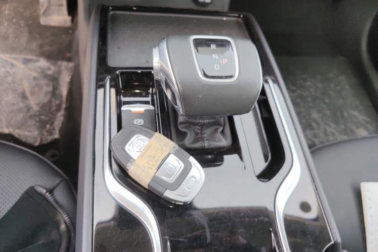 Used Hongqi E-QM5 2022 431 km Charge & Enjoy Edition Gear Lever