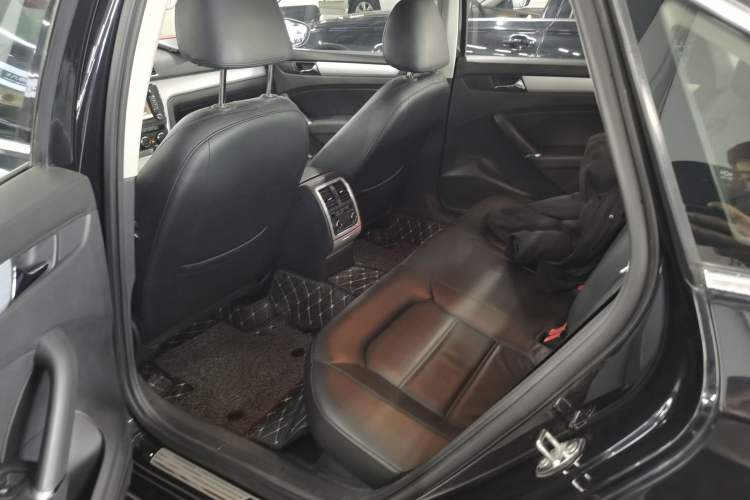 Used Volkswagen Passat 2014 1.8TSI DSG Prestige Edition Left Rear Seat