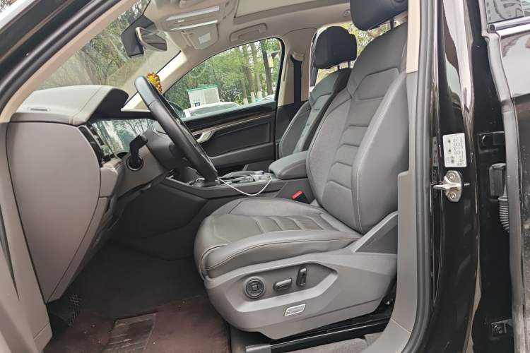 Used Volkswagen Touareg 2022 3.0 TSI Luxury Edition Black Diamond Sport Package