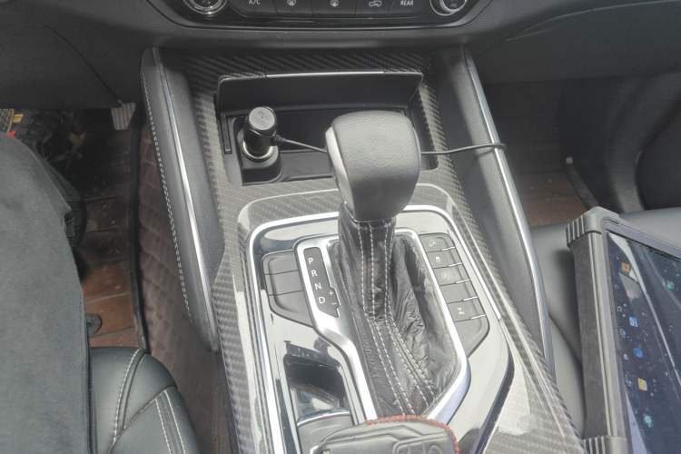 Used SAIC MAXUS D90 2017 2.0T Automatic All-Wheel Drive Sirius Gear Lever