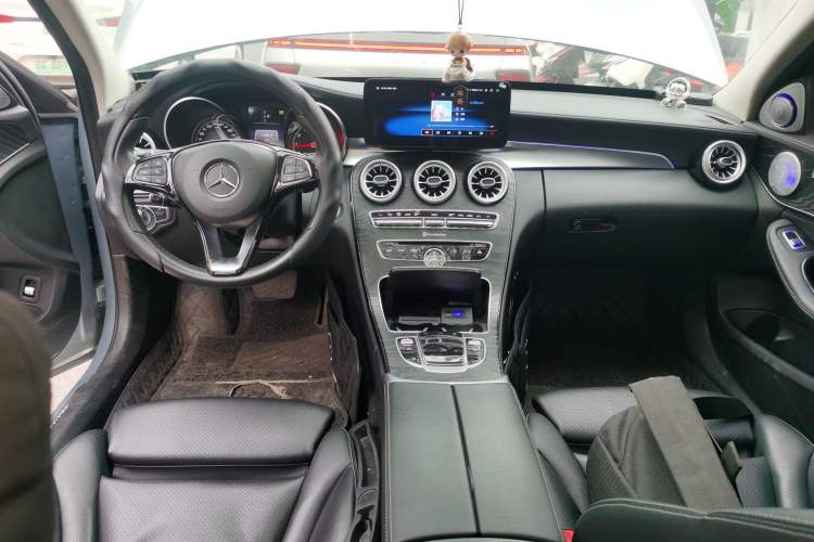 Used Mercedes-Benz C-Class 2017 Facelift C 200 L Sport Edition Center Console