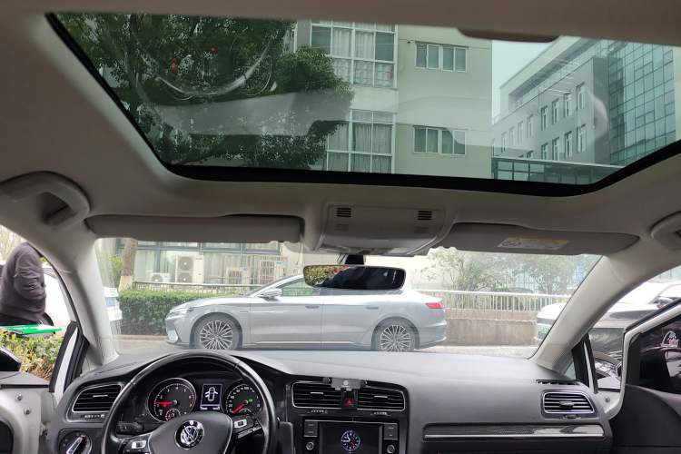 Used Volkswagen Golf 2018 230TSI Automatic Luxury Version Headliner