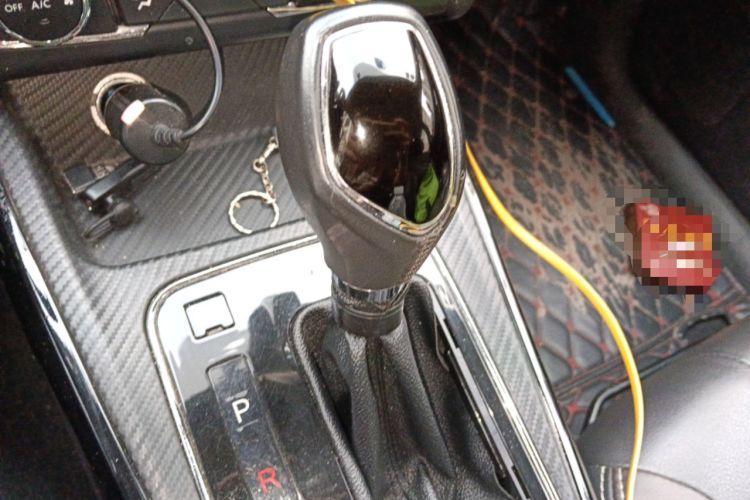 Used Dongfeng Fengon 370 2018 S370 1.5L CVT Luxury 7-Seater Gear Lever