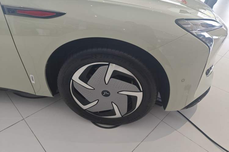 Used Hongqi EH7 2025 690 Smart Selection Edition Right Front Wheel Hub