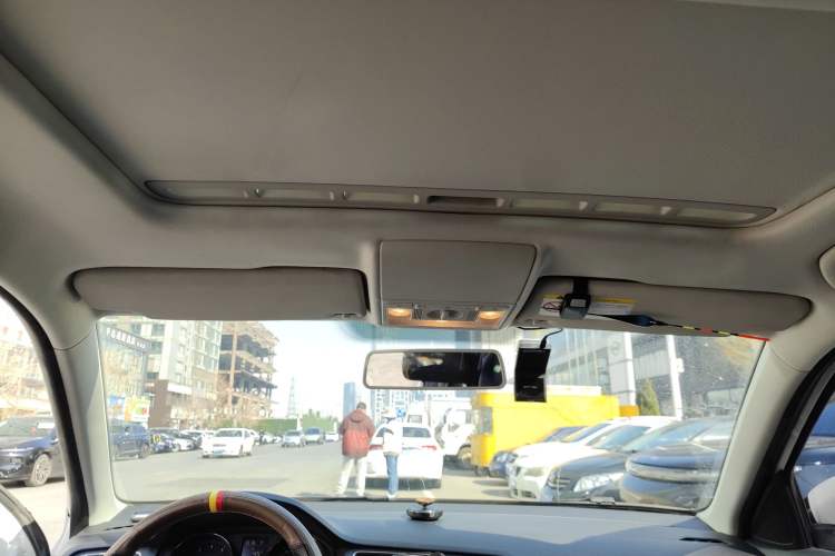 Used Volkswagen Gran Lavida 2015 230TSI DSG Comfort Edition
