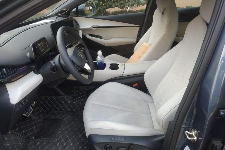 Used Volkswagen ID.UNYX 2025 Ultra Model Left Front Seat