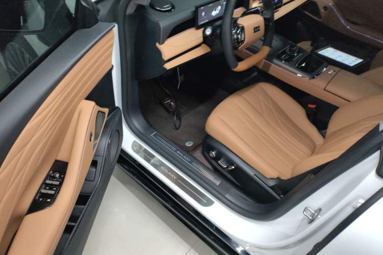 Used Geely Galaxy Galaxy 8 2025 130km EM-P Starship Edition