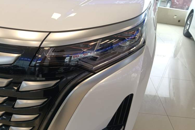 Used Denza D9 2022 DM-i 970 Four-Wheel Drive Flagship Model
