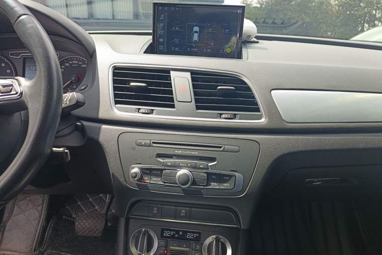 Used Audi Q3 2015 30 TFSI Comfort Model Audio And AC Panel