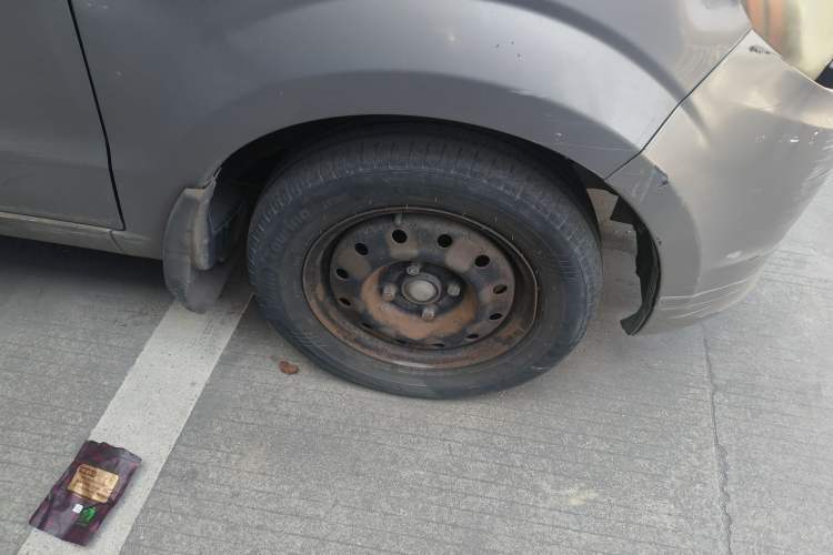 Used BAIC Weiwang M20 2013 1.5L Practical Version BJ415A Right Front Wheel Hub