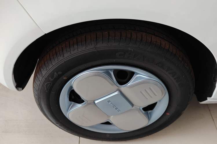 Used Geely Galaxy Panda 2024 Panda Mini 200km Endurance Bear Left Front Wheel Hub