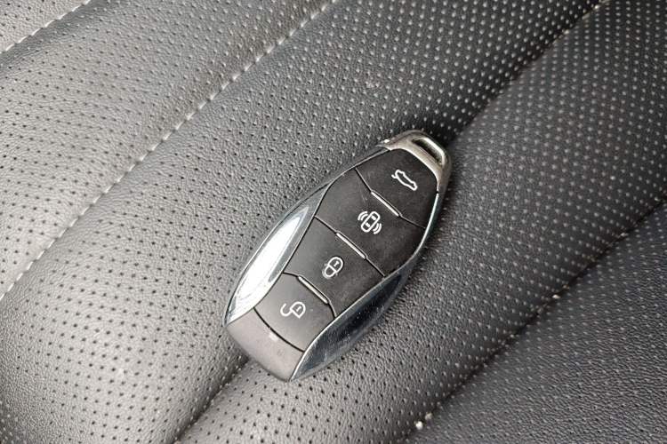 Used Hongqi H5 2024 1.5T DCT Smart Connect Flagship Edition Vehicle Key