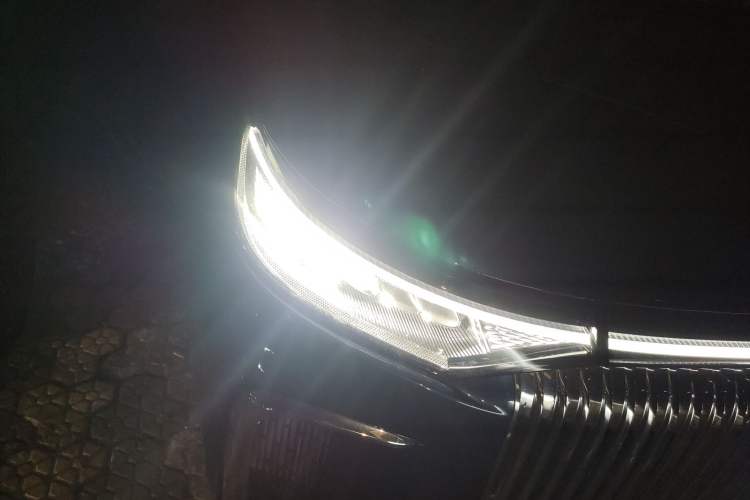 Used VOYAH Dream 2025 PHEV Four-Wheel Drive Prestige Kunpeng Edition Right Front Headlight