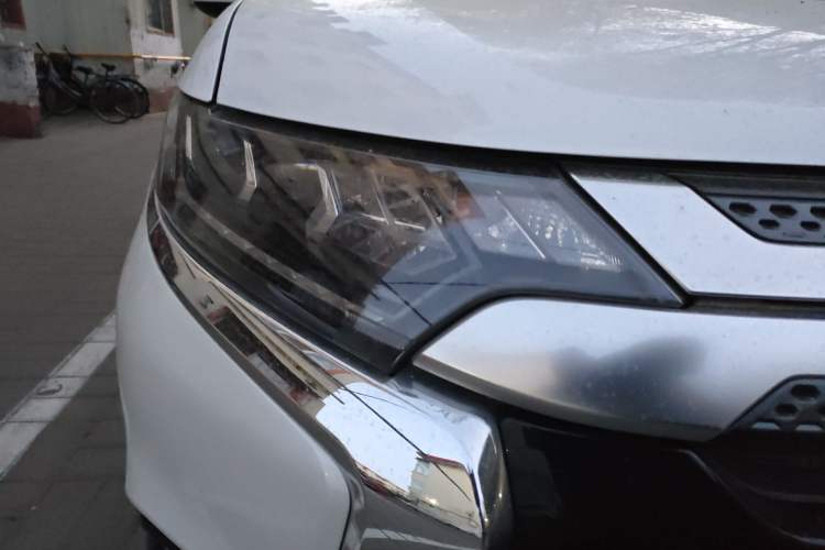 Used Mitsubishi Outlander 2019 2.4L 4x4 Zhi Xiang Edition 5 Seats China VI Standard
