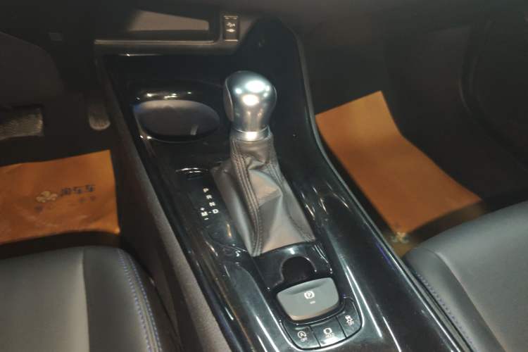Used Toyota C-HR 2020 2.0L Luxury Edition Gear Lever