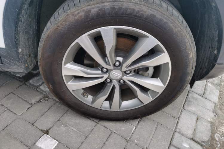 Used Geely Auto Emgrand X7 Sport 2016 1.8TD Automatic ZhiZun Version Right Front Wheel Hub